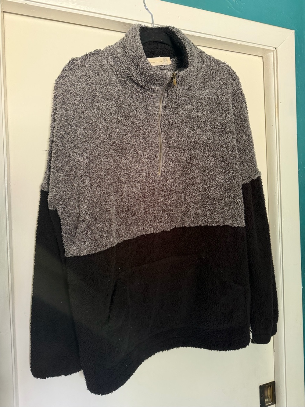 Women’s Two-Tone Zip-Up Sherpa Pullover - Gray & Black
